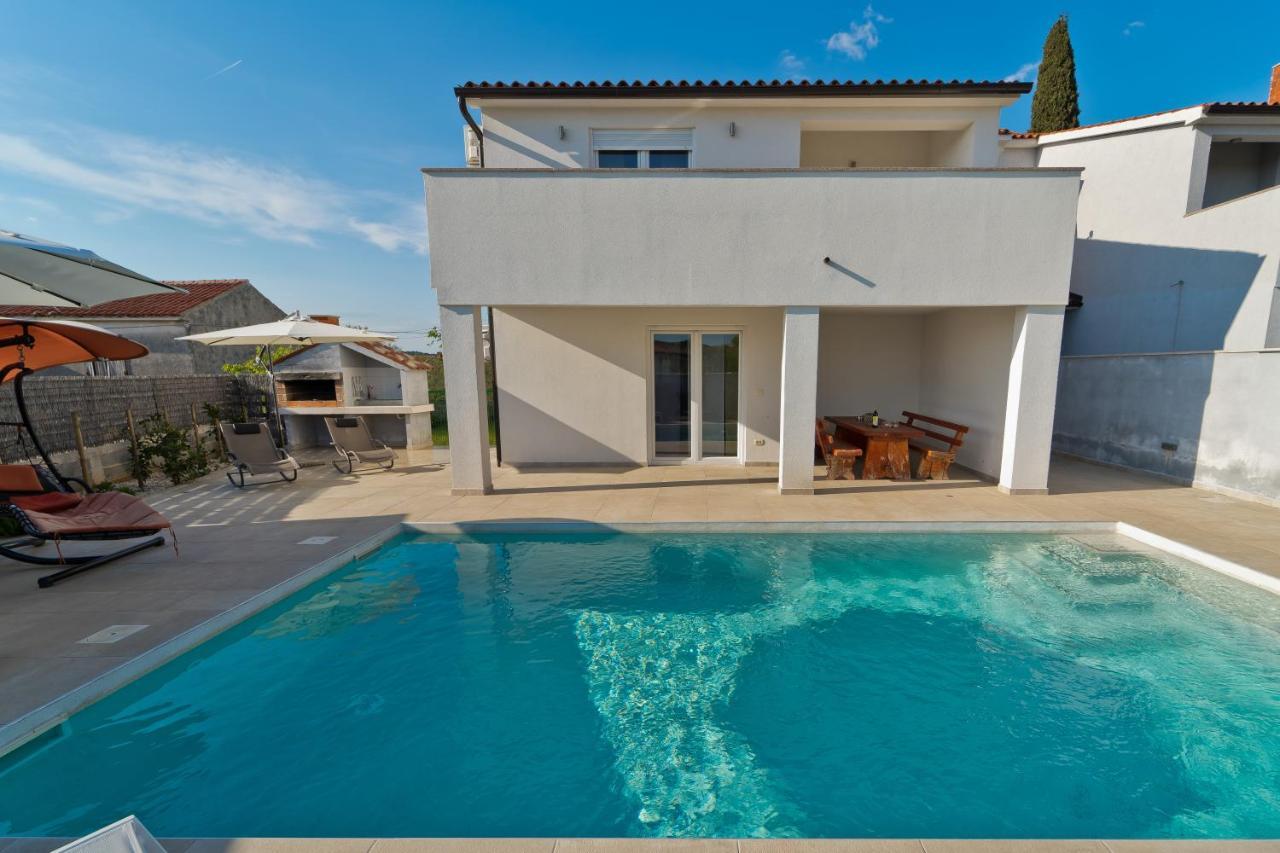 Villa Luka With Private Pool Near Pula Ngoại thất bức ảnh