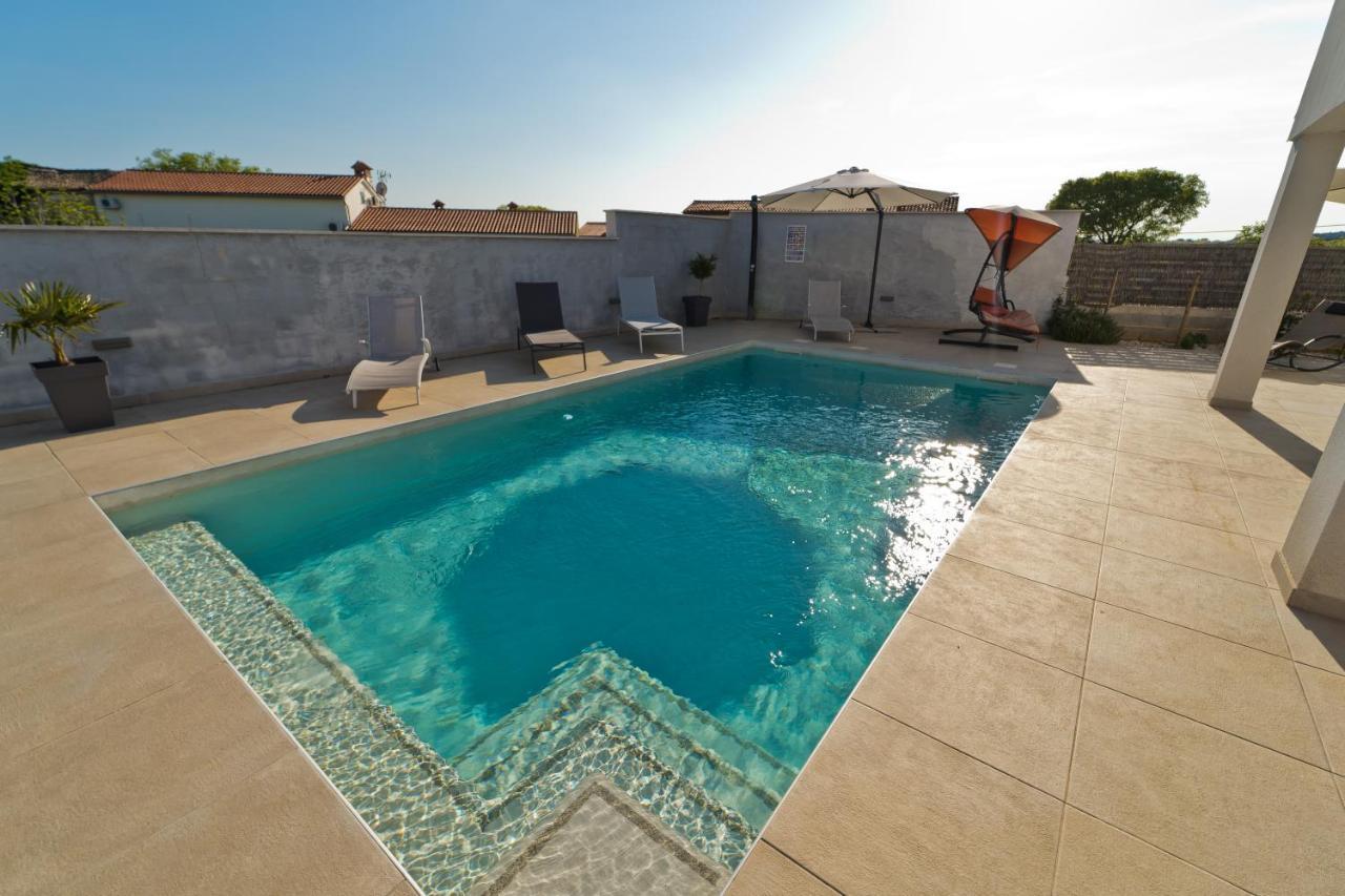 Villa Luka With Private Pool Near Pula Ngoại thất bức ảnh