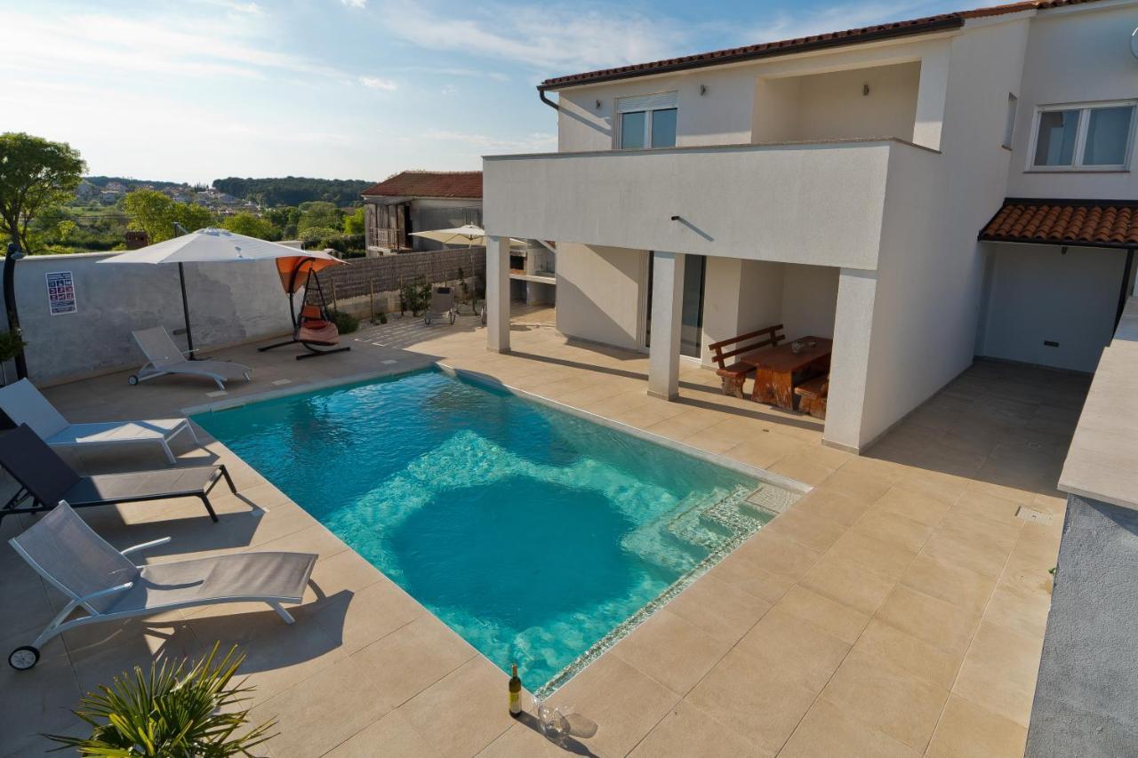 Villa Luka With Private Pool Near Pula Ngoại thất bức ảnh